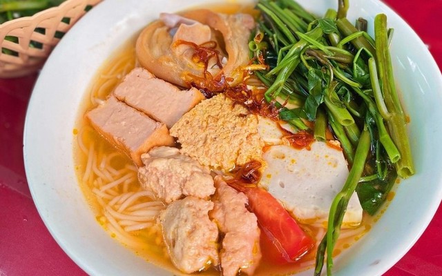 Bún Riêu Cúc Nguyễn - Đường 379