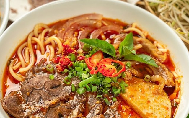 Loan - Cơm Trưa & Bún Bò Huế - Nguyễn Trọng Tuyển