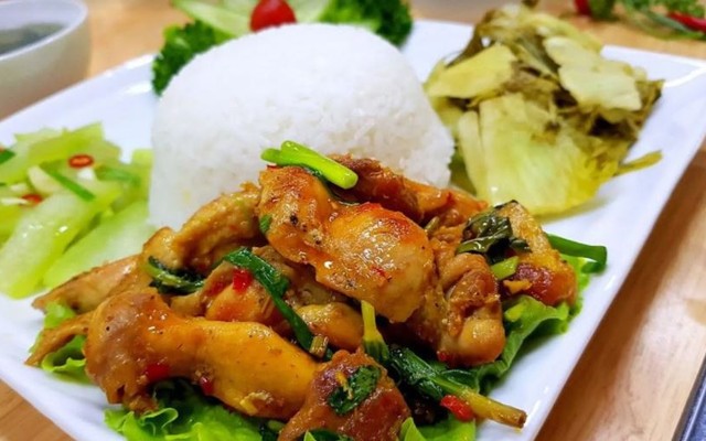 Cơm Bình Dân 44 - Nguyễn Hoàng