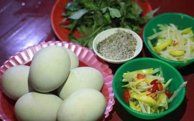 Chị Hà - Trứng Lộn Huế & Trứng Cút Lộn - Trần Hưng Đạo