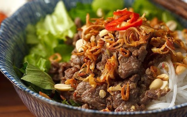 Bún Bò Xào 318 & Bò Bít Tết Hải Nam - Cách Mạng Tháng 8