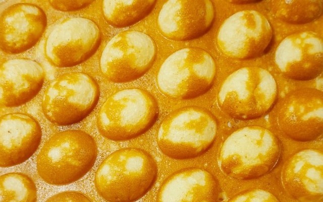 Thanh Long - Bánh Trứng Non