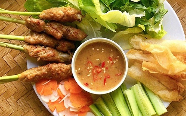 Ăn Vặt Cô Gà - Bún Đậu & Nem Nướng - Đoàn Văn Bơ