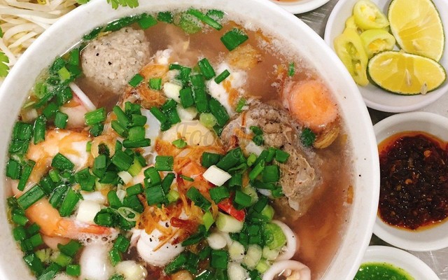 Hủ Tiếu Anh Vĩnh - Văn Tiến Dũng