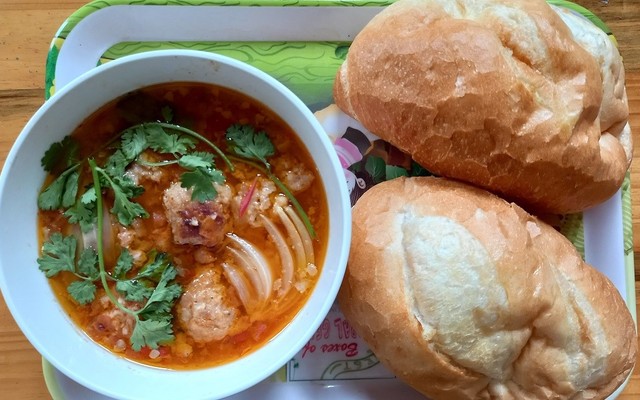 U Liên - Bánh Mì Xíu Mại - Quang Trung