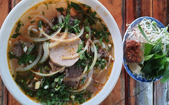 Quán Ăn Mái Lá - Bún Bò Huế - Đường D5