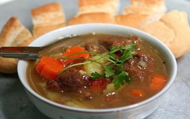 Quán Bánh Mỳ Sốt Vang - Nguyễn Sơn