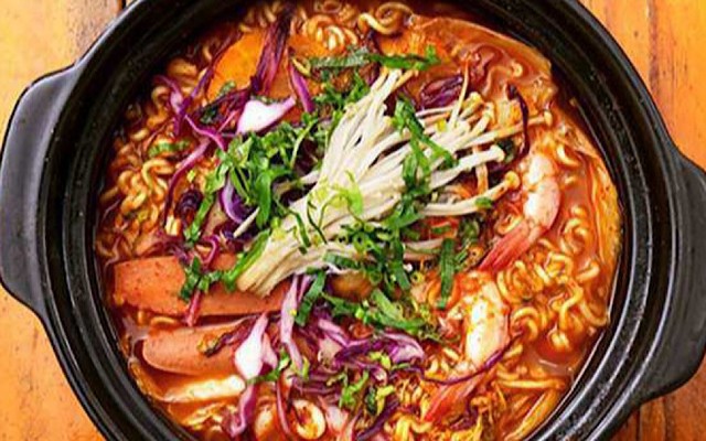 Tiệm Mì Cay & Bánh Tráng Trộn - Lê Văn Quới