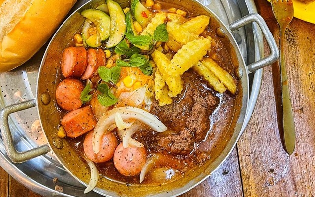 Hồng Ngọc Quán - Bánh Mì Chảo - Nguyễn Viết Xuân