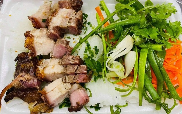 Kim Anh - Bánh Mì Heo Quay & Soup Cua - Trường Sa