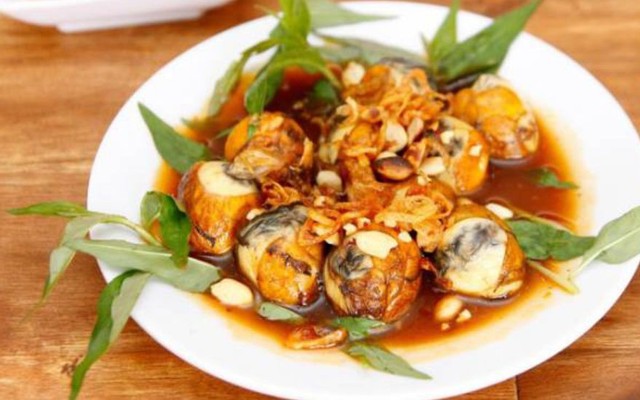 Mẹ Núm - Trứng Vịt Lộn Đủ Món & Nước Giải Nhiệt - Hoàng Hoa Thám