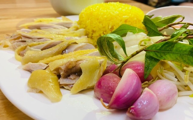 Cơm Gà Xứ Nẫu Phú Yên - Đê Trần Khát Chân