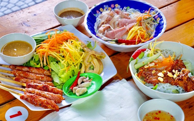 Quán Cô Nga - Nem Lụi & Bún Thịt Nướng