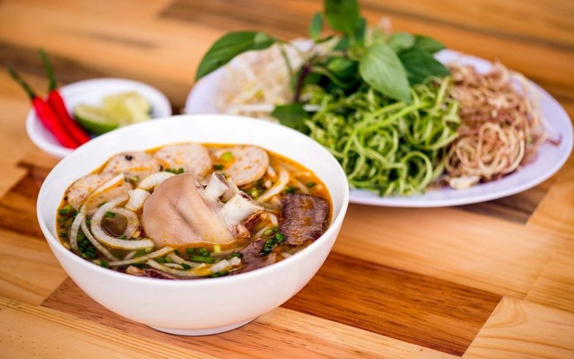 Bà Ba Quán - Bún Bắp Bò & Bún Bò Xào - Trần Hưng Đạo