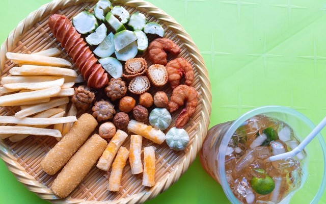 Ăn Vặt Quỳnh Anh - Cá Viên Chiên Nước Mắm & Chân Gà Nướng - Lê Văn Quới
