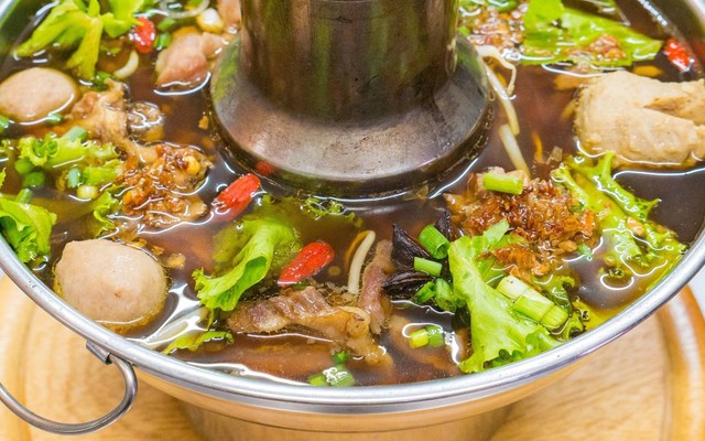 Quán Lẩu Bò Ngon - Vú Heo Ướp Sẳn - Nguyễn Ái Quốc