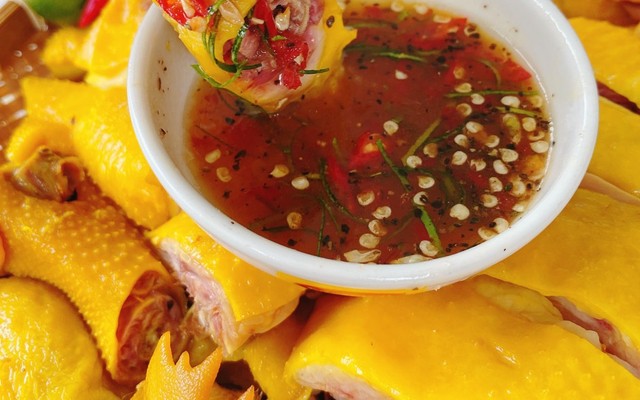 Lon Ton Food - Gà Ủ Muối & Chân Gà Sả Tắc - Nguyễn Công Trứ
