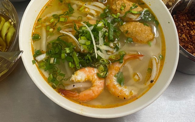 Bé Hiền - Bánh Canh Cá Lóc - Hoàng Diệu