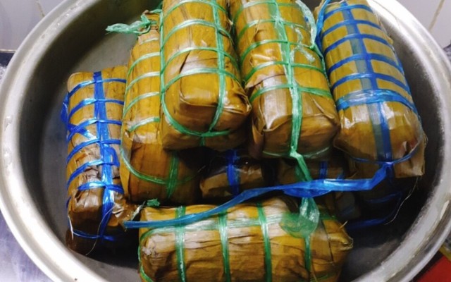 Bánh Tét Mẹ Bơ - Trần Nam Phú