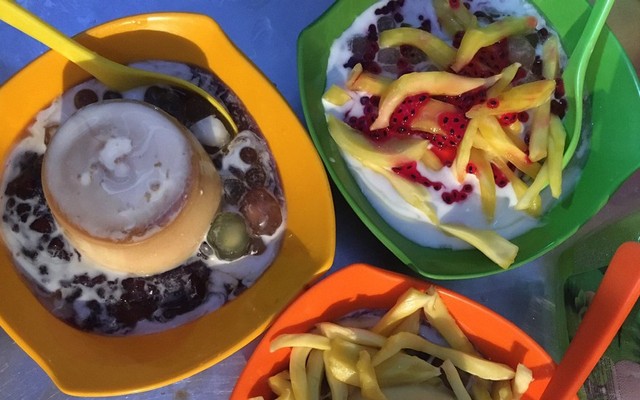 Dung Béo - Chè, Bánh Gà & Nem Chua Rán