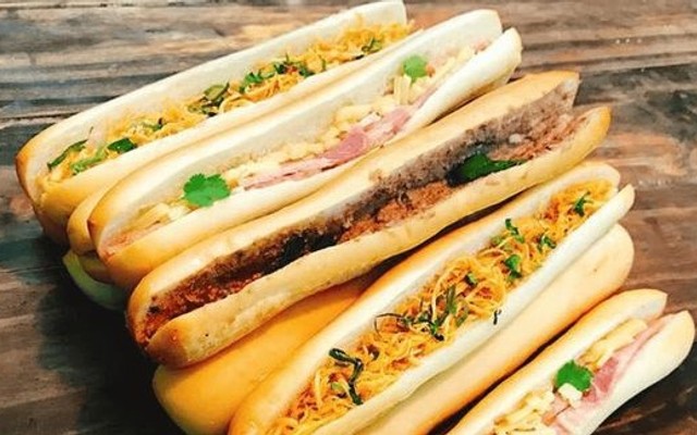 Tiệm Bánh Mì Que Tứ Hải - Lê Ngô Cát