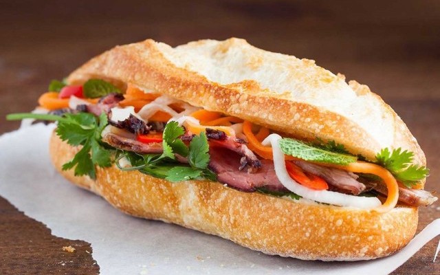 Bánh Mỳ 74 - Bánh Mì Heo Quay - Phan Văn Hớn