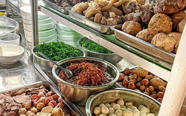 Hủ Tiếu Chị Hai - 190 Hồng Bàng