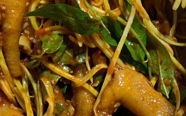 Thanh Phương - Chân Gà Sate Trộn Xoài - Đường 30/4