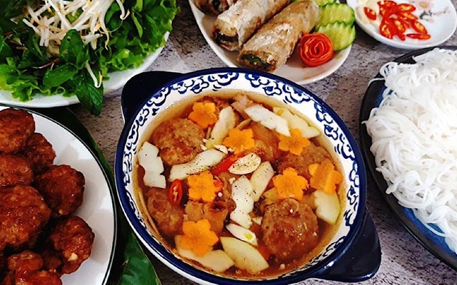 Xuân Tới - Bún Chả Hà Nội - Lê Thị Hồng