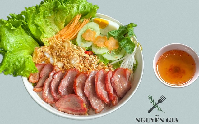 Nguyễn Gia - Bún Trộn & Cơm Gà - Hoàng Ngân