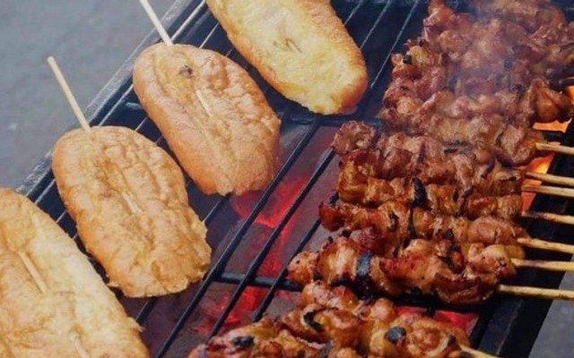 Bánh Mỳ Cây Ổi - Bánh Mỳ Thịt Xiên Nướng - Văn Miếu