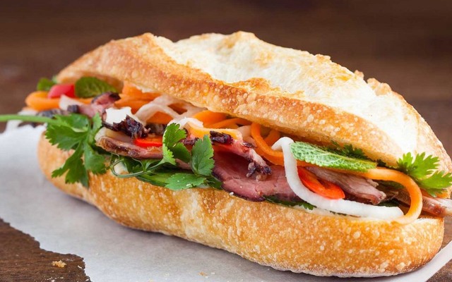 Bánh Mì Heo Quay & Xiên Que Chú Béo - Đường Số 1