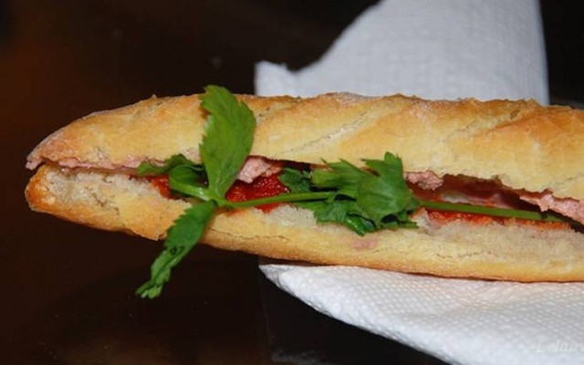 Bánh Mì Que Cô Trang - Trần Nhật Duật