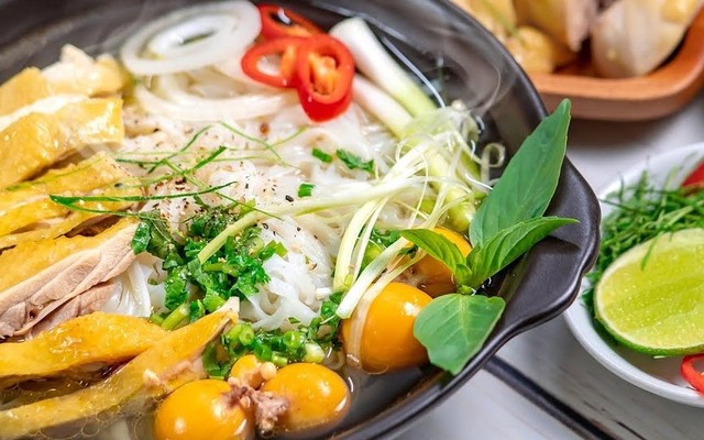 Tùng Lâm Quán - Phở & Bún Chả