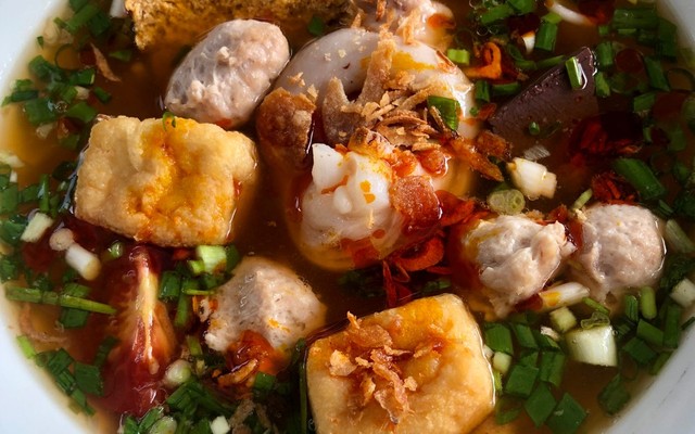 Cô Ánh Trấn Biên - Bún Riêu & Bánh Bột Lọc - Đặng Đức Thuật