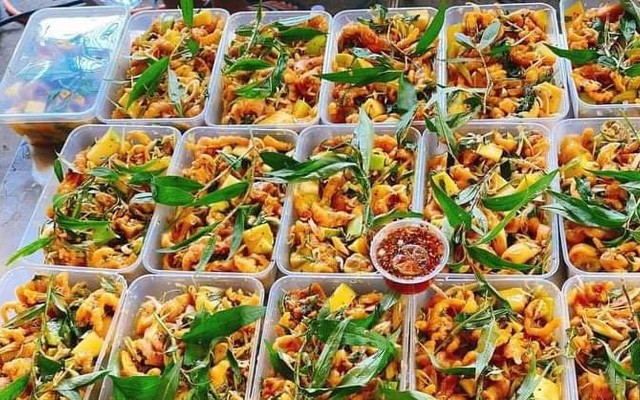 Bon Bon - Chân Gà Sốt Thái Lan & Bánh Xèo