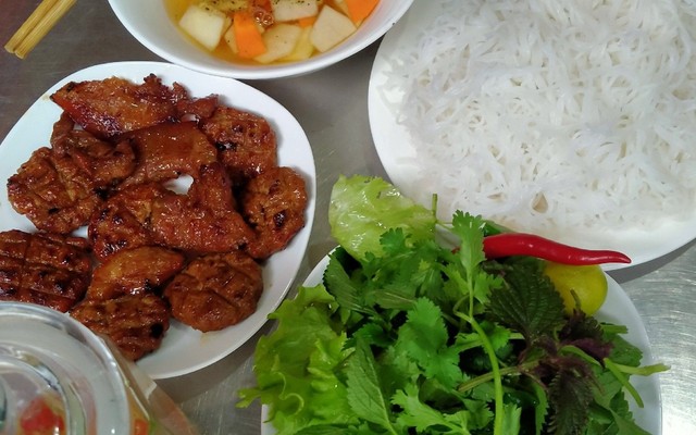 Hương Chung - Bún Chả & Nem Rán - Nguyễn Đức Cảnh