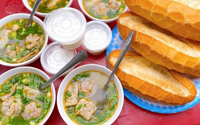 Bếp Cũ - Bánh Mì & Nui Mì Xào - Văn Thân