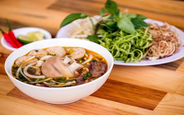 Bún Bò Giò Heo Chả Cua & Lẩu Đuôi Bò Cô Thu - Nguyễn Thái Sơn
