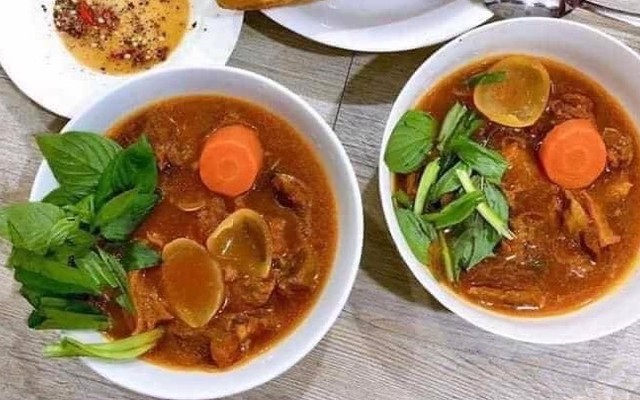 Bò Kho Hai Cô - Trương Định