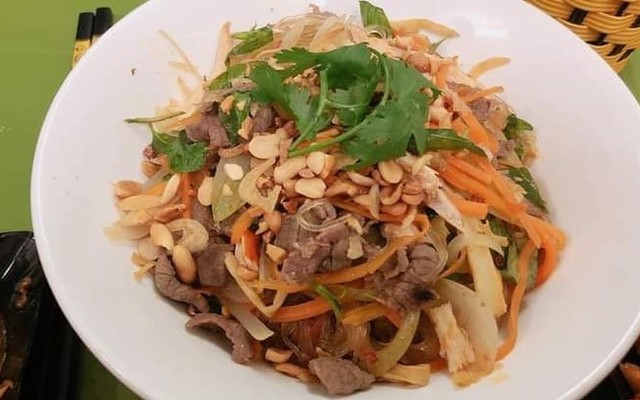 Anh Quân - Miến Trộn & Chè Dừa Dầm - Trần Hưng Đạo