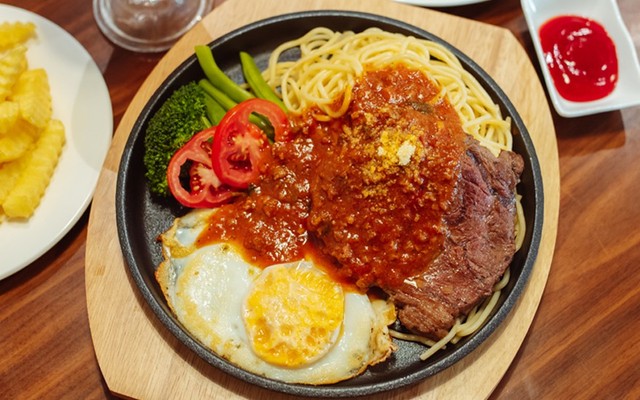 Quán Phố - Bít Tết & Mì Ý Chảo - Nguyễn Thị Định