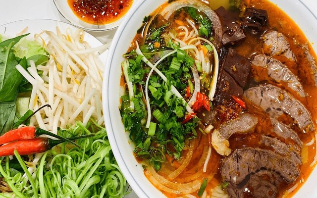 Thuý Mập - Cơm Gà Xối Mỡ & Bún Bò Huế - Đoàn Văn Bơ