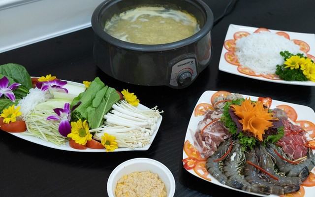 Roses Restaurant - Triệu Việt Vương