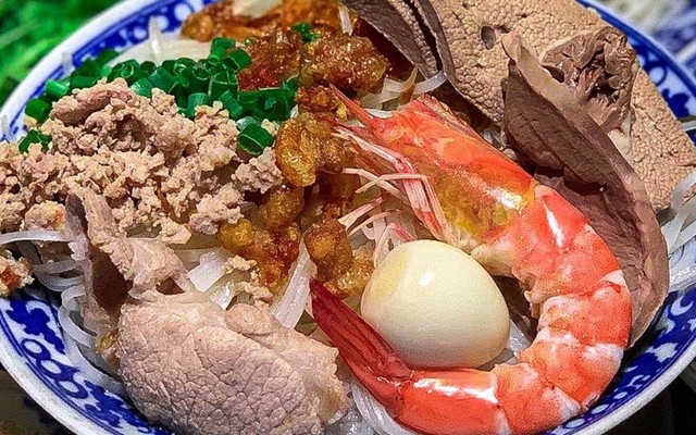 Hủ Tiếu Nồi Đất - Nguyễn Cảnh Chân