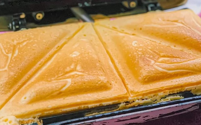 Tiệm Hotdog Tam Giác - Lê Văn Huân