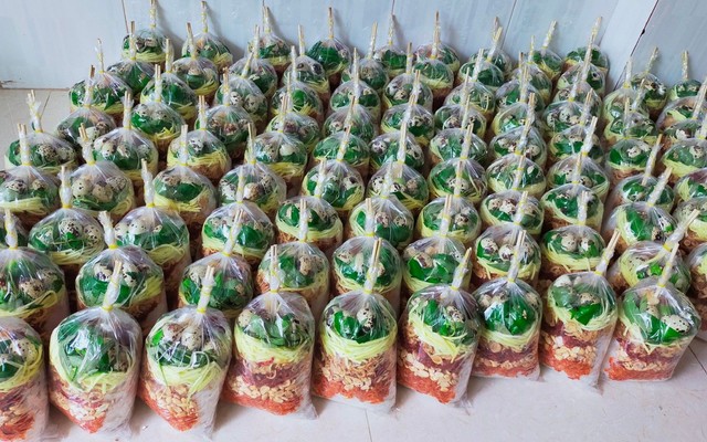 Ăn Vặt Út Đen - Bánh Tráng Trộn Full Topping