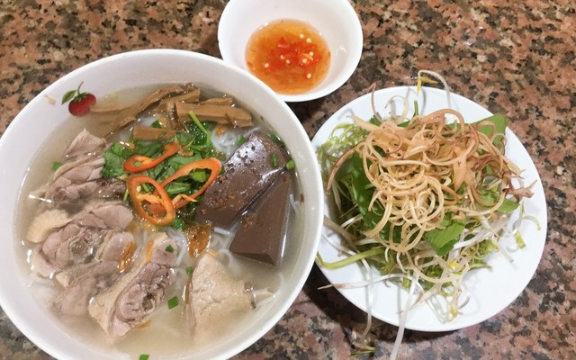 Đông Phương Chợ Bến Thành - Bún Măng Vịt & Gỏi Vịt