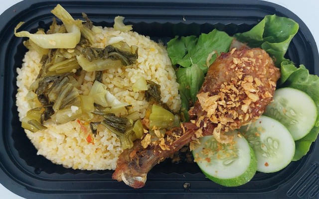 Quán Xứ 72 - Cơm Gà Xối Mỡ & Xiên Que