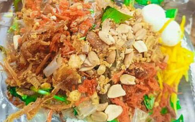 Quán Bánh Tráng Trộn Sốt Bò - Phùng Tá Chu